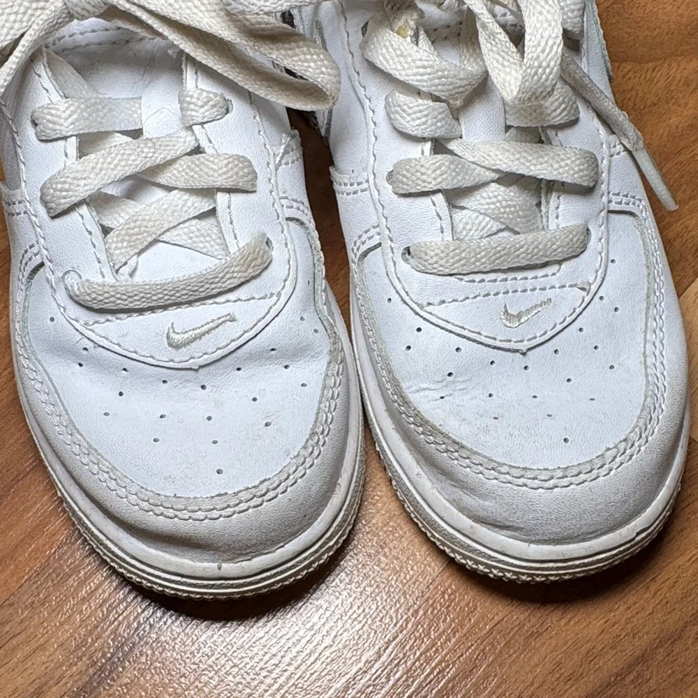 Nike Air Force 1 toddler little kids size 9.5 sneakers/ shoes white